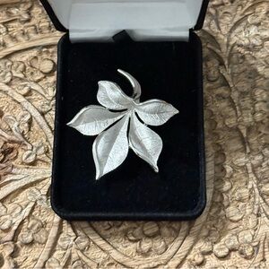 Vintage Trifari brooch